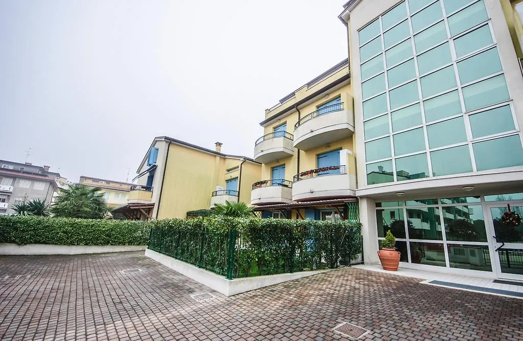 Residence Elisa Piano Terra Con Giardino E Posto Spiaggia Incluso Caorle 0*,