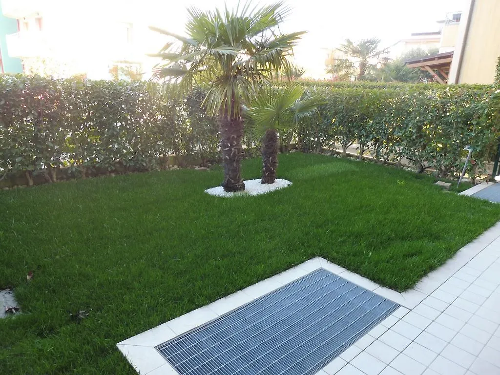 Residence Elisa Piano Terra Con Giardino E Posto Spiaggia Incluso Caorle Apartment